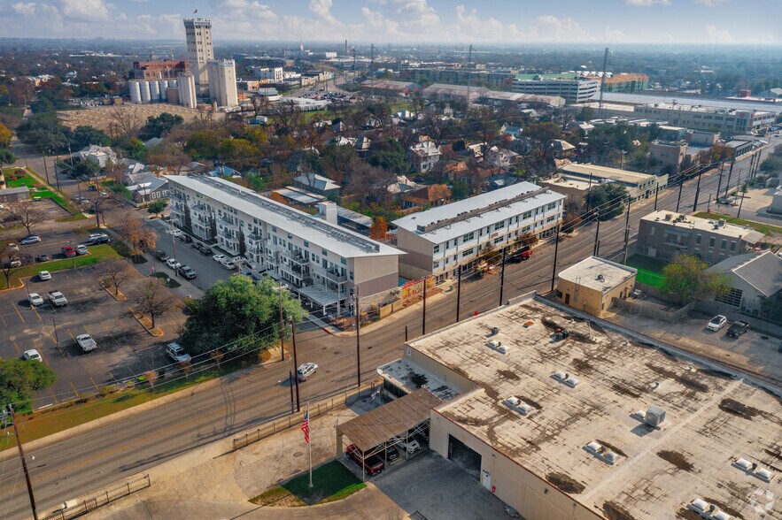More Photos Of 1010 S Flores St, San Antonio Apartments For Lease