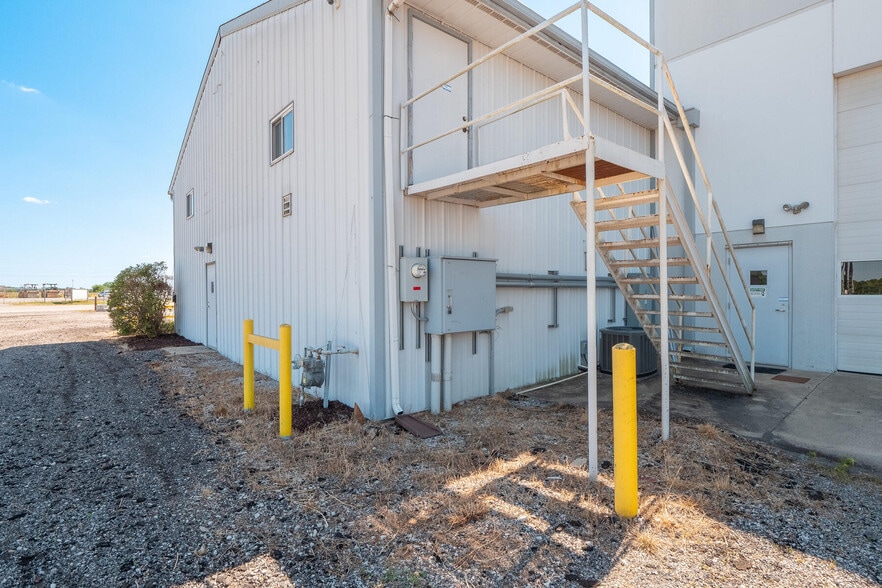 More Photos Of 1116 W County Road 450 N, Brazil Truck Terminal For Lease