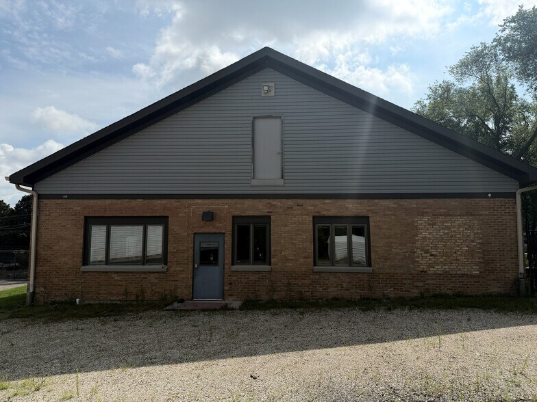 More Photos Of 72 East St, Crystal Lake Light Manufacturing For Lease