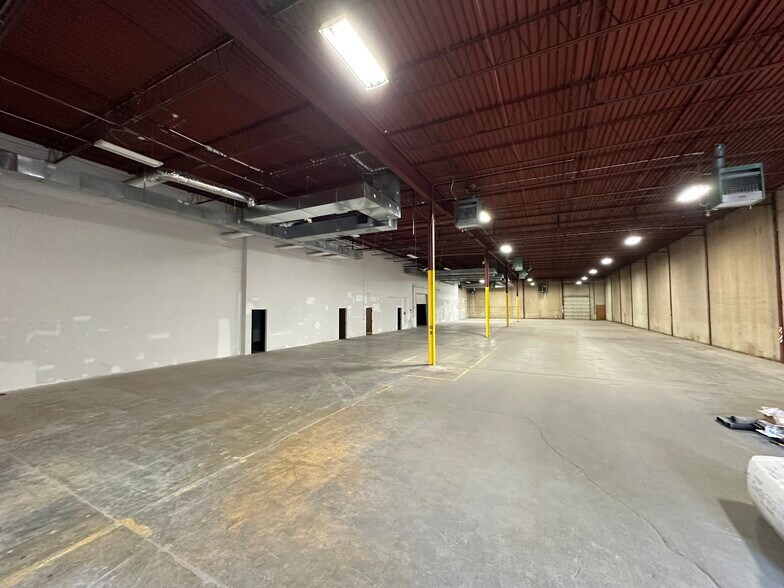 More Photos Of 4040 Delp St, Memphis Distribution For Lease