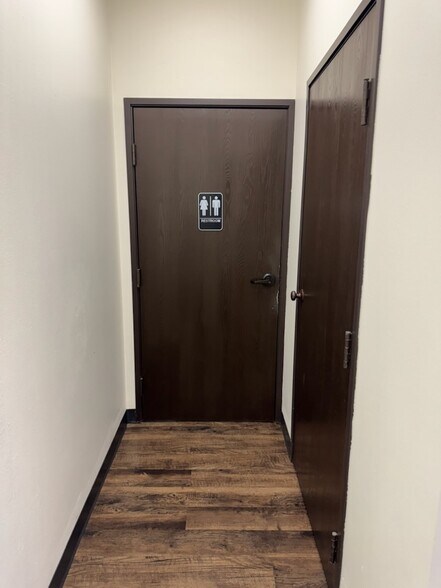 More Photos Of 2400 Lakeview Dr, Amarillo Office For Sale