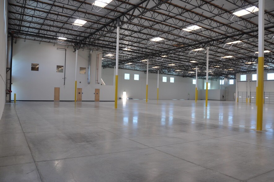 More Photos Of 711 S Van Buren St, Placentia Warehouse For Lease