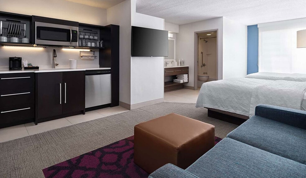 More Photos Of 9104 Keystone Crossing, Indianapolis Hotel For Sale
