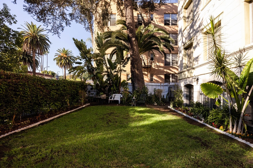More Photos Of 1848 N Gramercy Pl, Hollywood Apartments For Sale