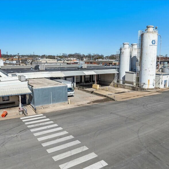 More Photos Of 225 S 17th St, Waco Distribution For Sale