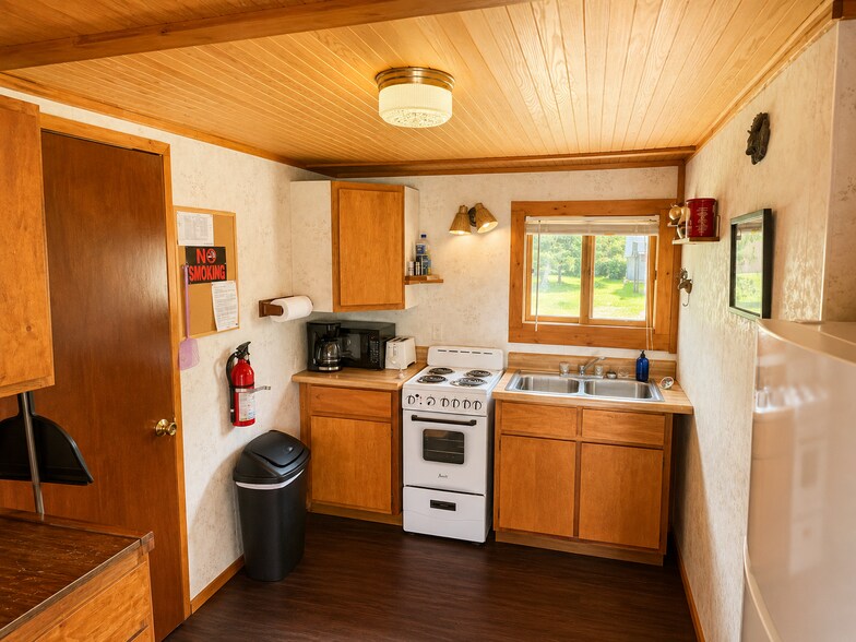 More Photos Of W17461 Norton Rd, Gould City Hotel For Sale