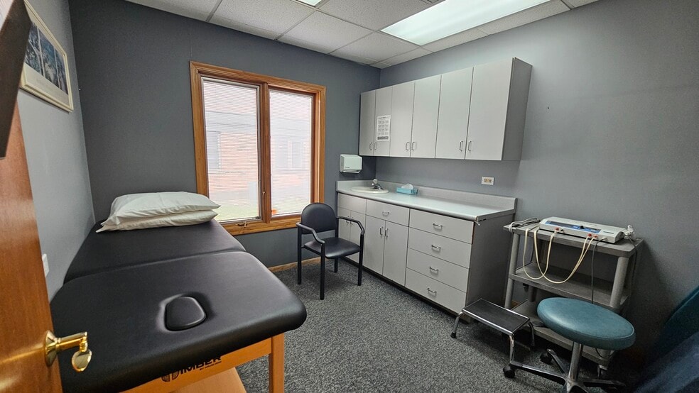 More Photos Of 17236 Harlem Ave, Tinley Park Office For Sale