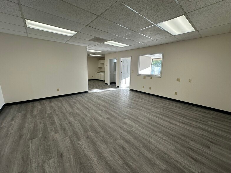 More Photos Of 101 Demorest Square Dr, Demorest Unknown For Lease