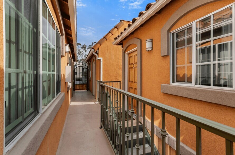 More Photos Of 1102 W 29th St, Los Angeles Apartments For Sale