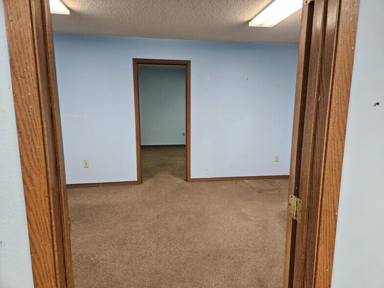 More Photos Of 102 Railroad Ave NE, Aberdeen Flex For Sale