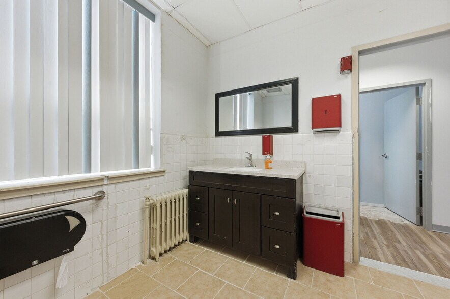 More Photos Of 910 Gilpin Ave, Wilmington Medical For Sale
