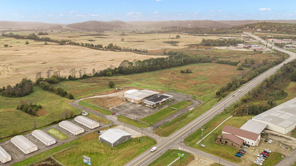 More Photos Of 302 E Happy Valley St, Cave City Light Distribution For Sale