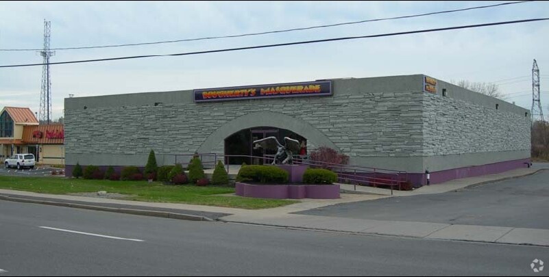 More Photos Of 3011 E Erie Blvd, Syracuse Restaurant For Lease