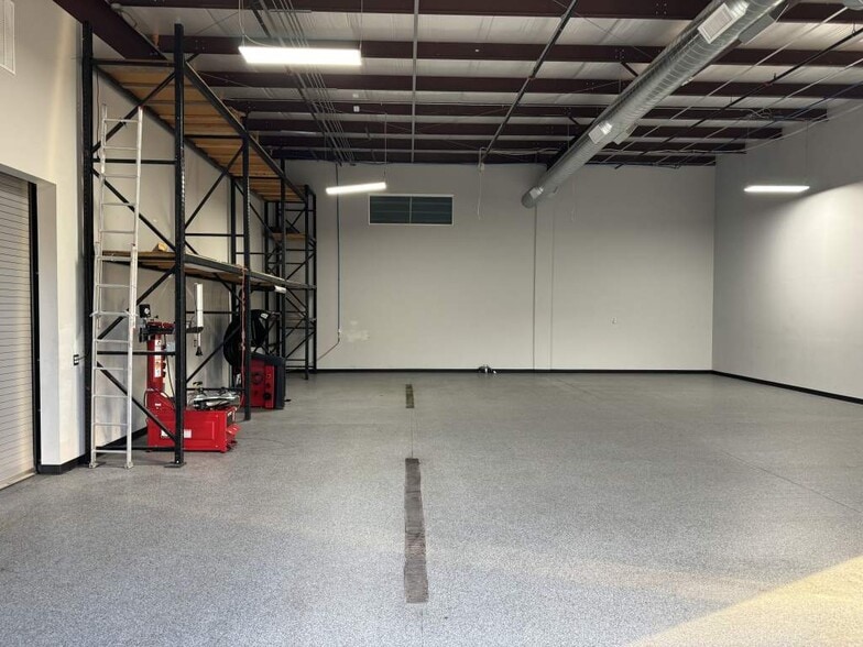 More Photos Of 3000 Airport Dr, Erie Light Manufacturing For Sale