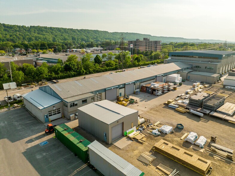 More Photos Of 115 S Service Rd W, Grimsby Manufacturing For Lease