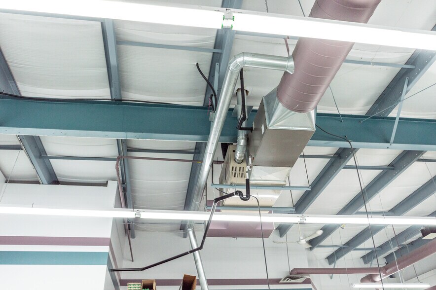 More Photos Of 4602 50 St, Stettler Light Manufacturing For Sale