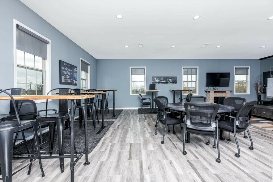 More Photos Of 8501 S Mason Montgomery Rd, Mason Office For Sale