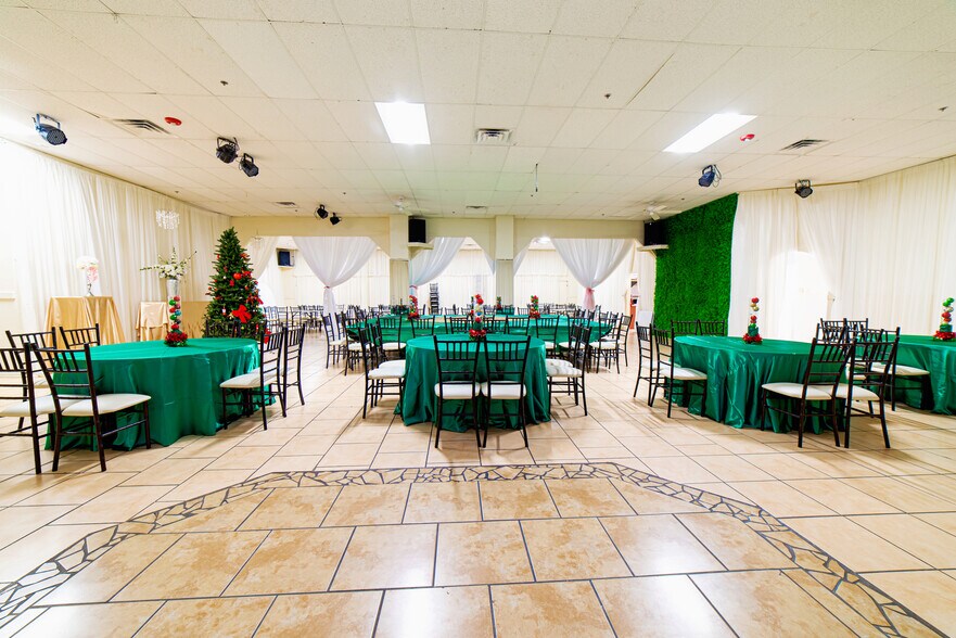 More Photos Of 819 Los Presidentes Ave, Laredo Storefront Retail Office For Sale