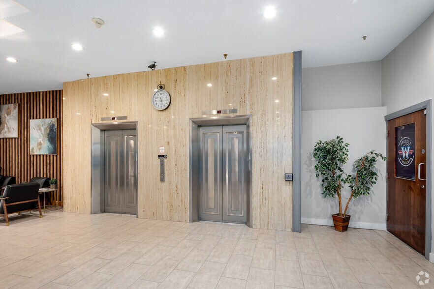 More Photos Of 186 King St, London Apartments For Lease