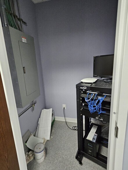 More Photos Of 3117 Rogers Rd, Wake Forest Office For Sale