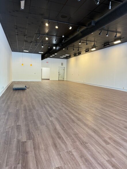More Photos Of 1359-1367 13th St, Columbus General Retail For Lease