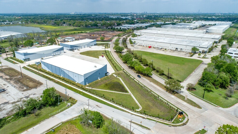 More Photos Of 13830 S Gessner Rd, Missouri City Warehouse For Lease