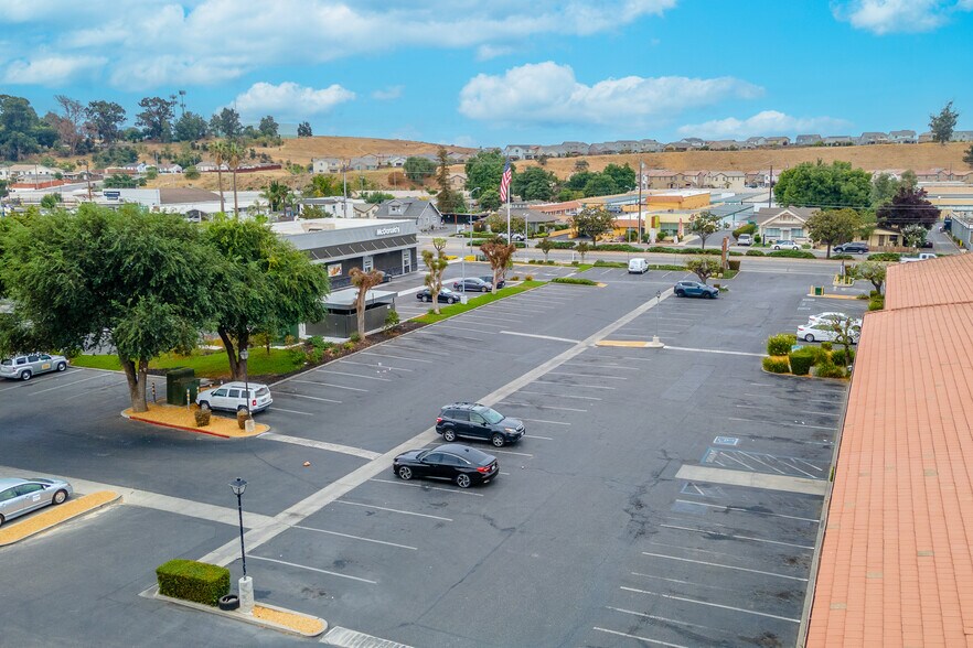 More Photos Of 191 San Felipe Rd, Hollister Unknown For Lease