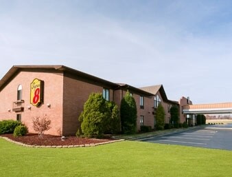 Primary Photo Of 2055 E 5th St, Metropolis Hotel For Sale