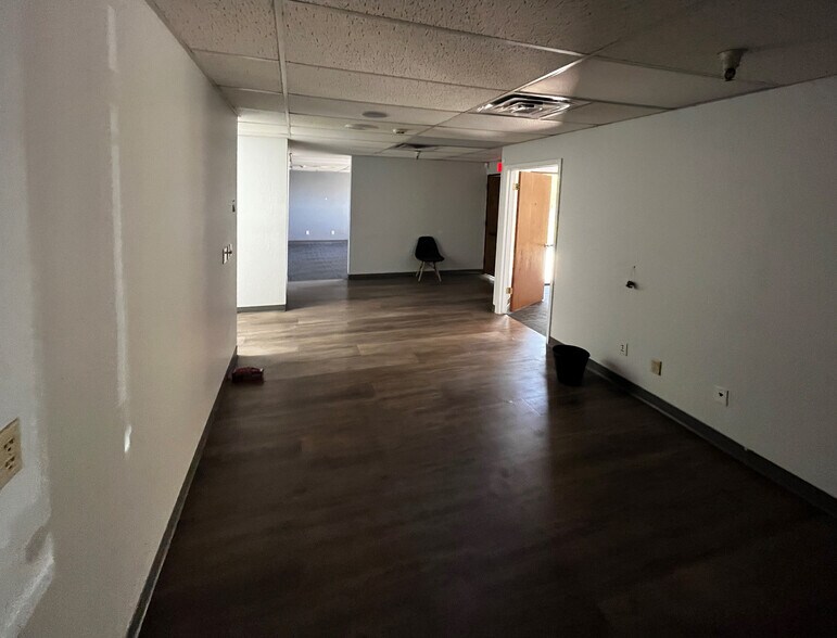 More Photos Of 206 W Julie Dr, Tempe Warehouse For Lease