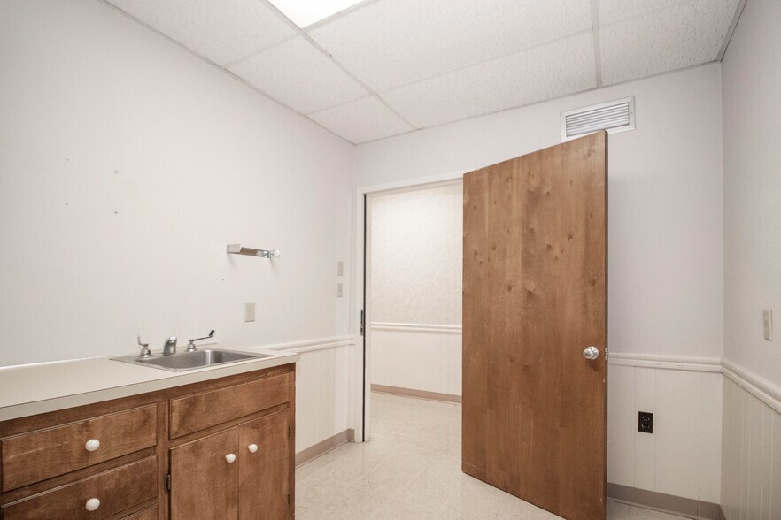More Photos Of , Rockwell Medical For Lease