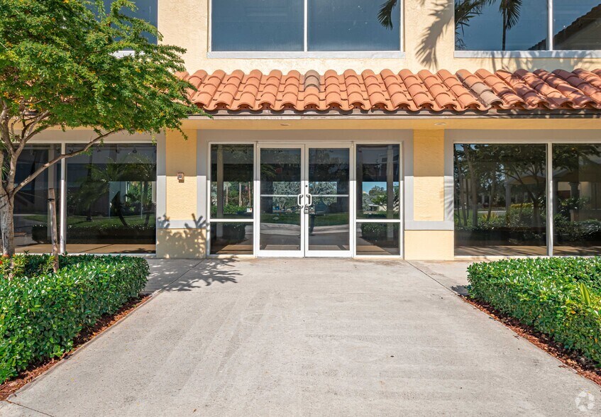 More Photos Of 601 N Federal Hwy, Boca Raton Freestanding For Lease