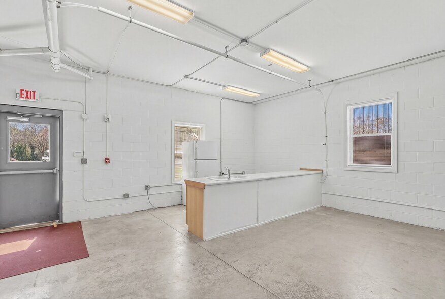 More Photos Of 846 Faith Rd, Salisbury Religious Facility For Lease