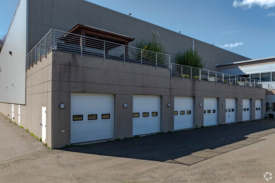 More Photos Of 20 Constitution Blvd S, Shelton Warehouse For Lease
