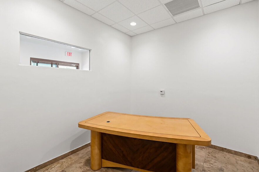 More Photos Of 7336 E Deer Valley Rd, Scottsdale Office For Sale