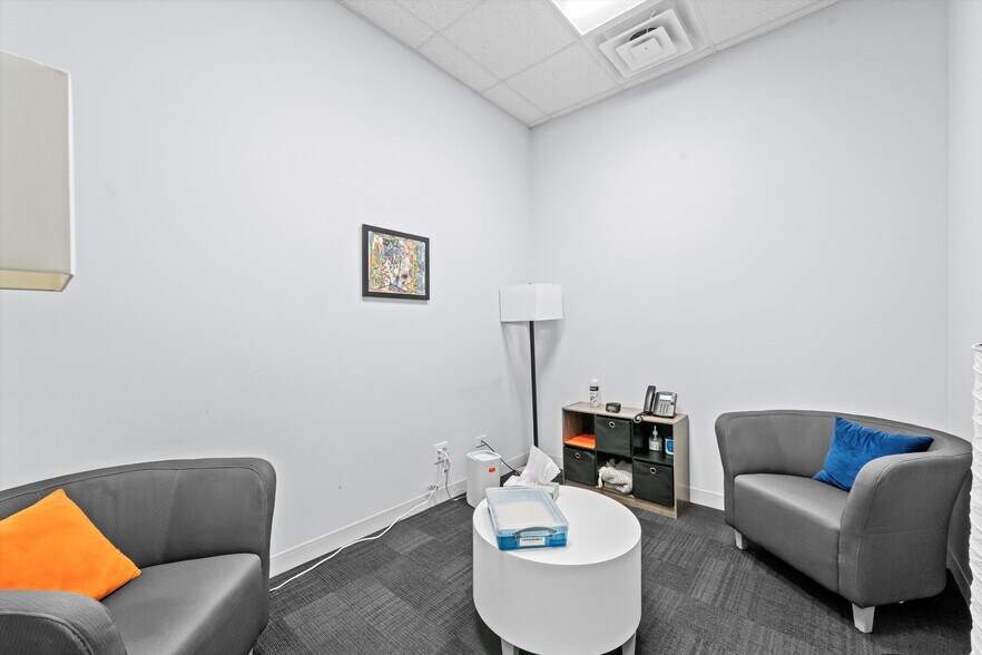 More Photos Of 2754 W Fullerton Ave, Chicago Freestanding For Lease