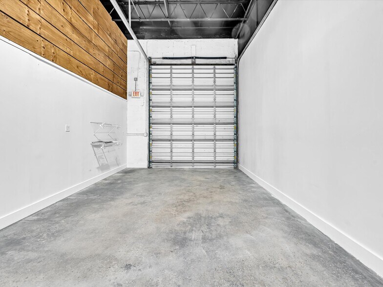 More Photos Of 7880-7882 NW 56th St, Miami Warehouse For Lease