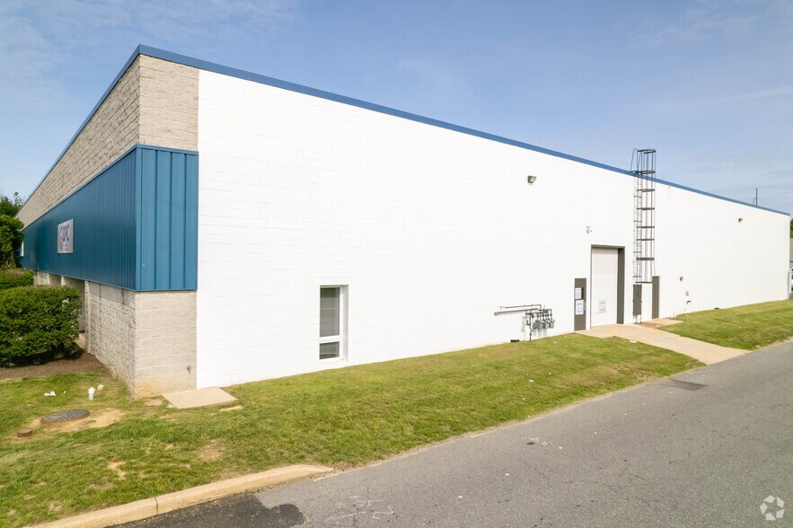 More Photos Of 300 Ruthar Dr, Newark Manufacturing For Lease