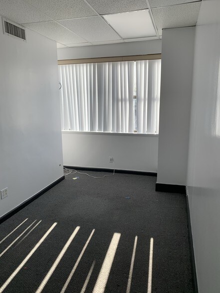 More Photos Of 350 Northern Blvd, Great Neck Office For Lease