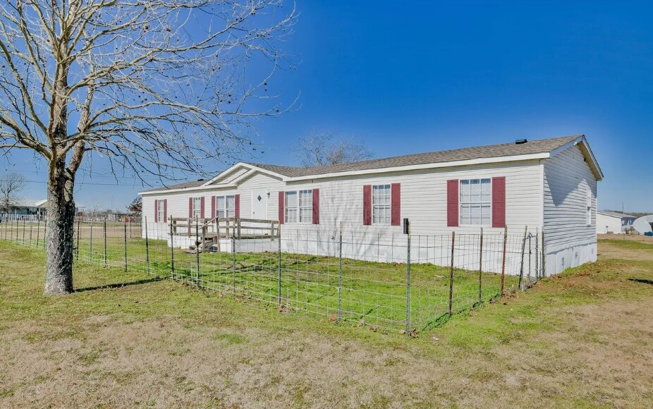 More Photos Of 4040 Dillard Ct, Joshua Specialty For Sale