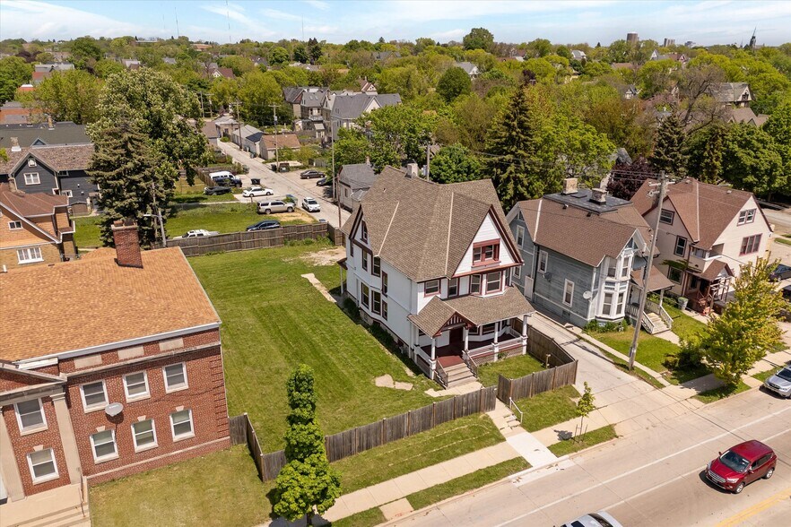 Primary Photo Of 124 W North Ave, Milwaukee Daycare Center For Sale