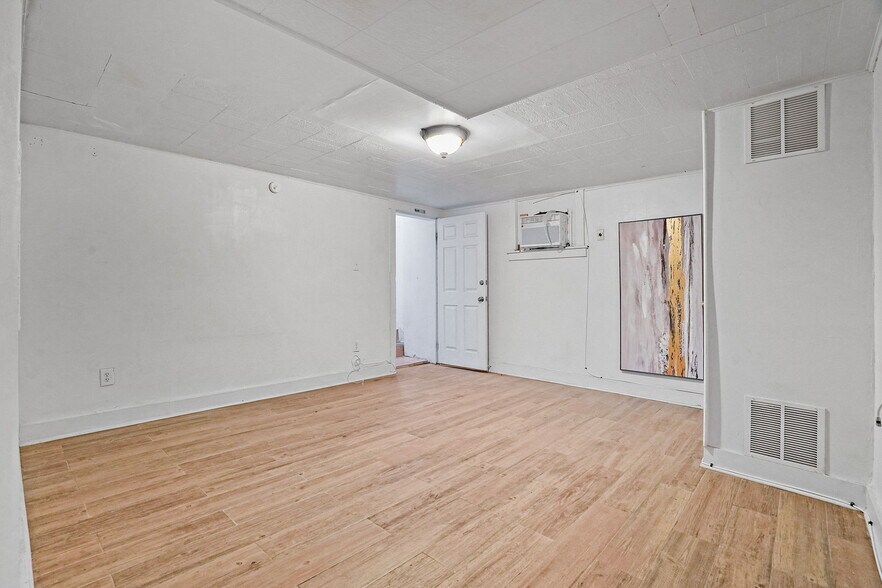 More Photos Of 2422 Montana Ave, El Paso Storefront Retail Office For Sale