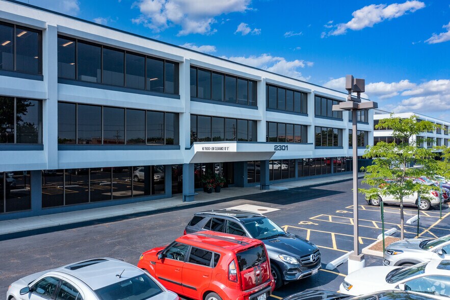 More Photos Of 2301 W 22nd St, Oak Brook Office For Lease