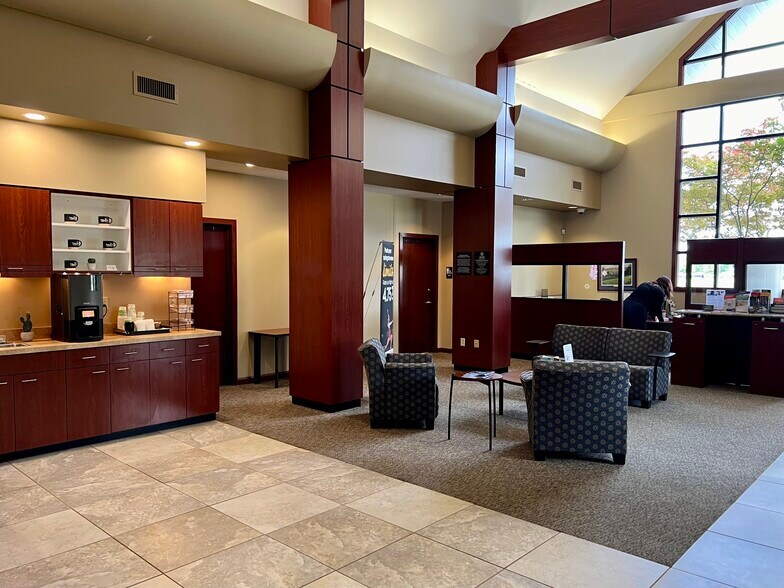 More Photos Of 2221 W 31st St, Lawrence Bank For Lease