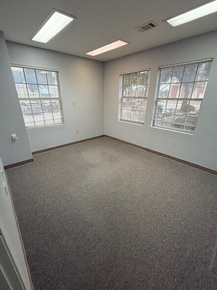More Photos Of 4828 Davis Hwy, Pensacola Medical For Lease