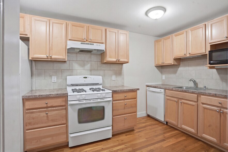 More Photos Of 106 Newport Bridge Rd, Warwick Multifamily For Sale