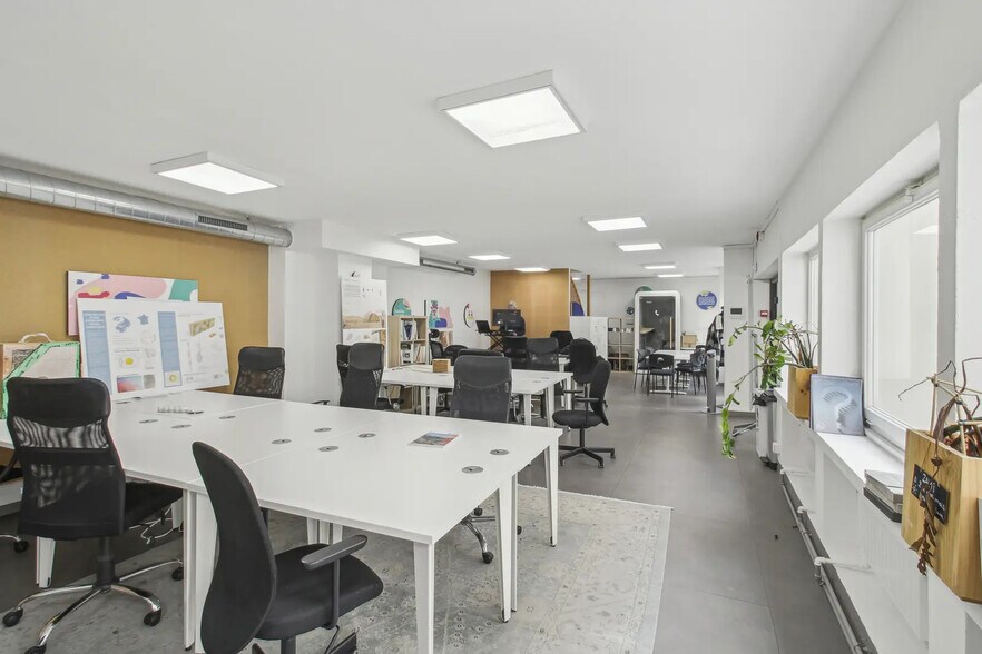 More Photos Of 27 Rue De Citeaux, Paris Office For Sale