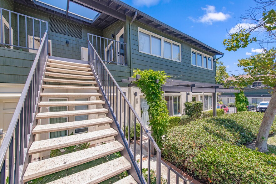 More Photos Of 2482 Newport Blvd, Costa Mesa Loft Creative Space For Lease