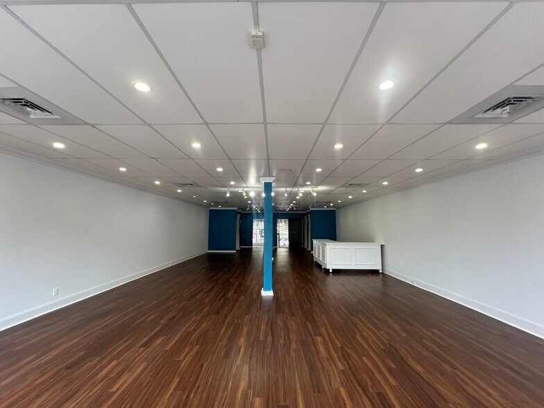 More Photos Of 29 Main St, Port Washington Storefront For Lease