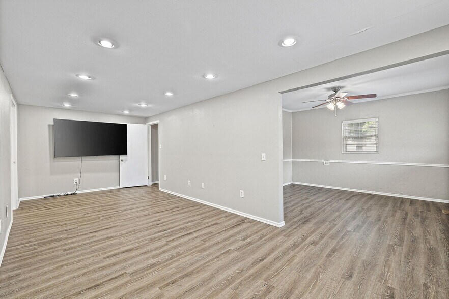 More Photos Of 1600 S Choctaw Ave, El Reno Office For Sale