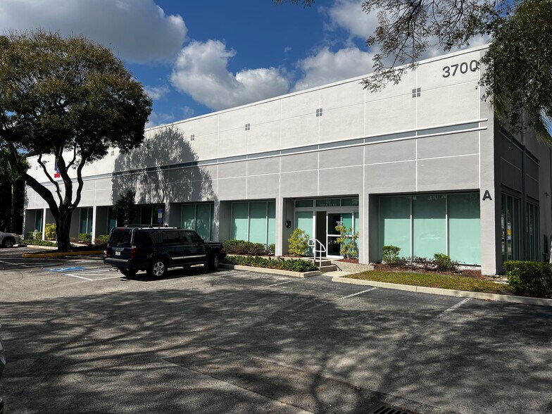 More Photos Of 3700 N 29th Ave, Hollywood Unknown For Lease